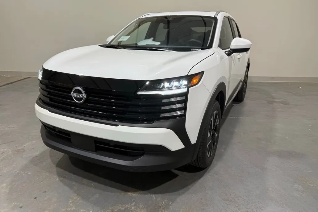2025 Nissan Kicks SV photo 1