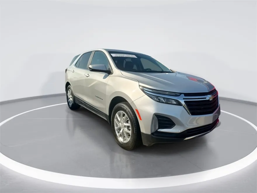 2022 Chevrolet Equinox LT photo 1