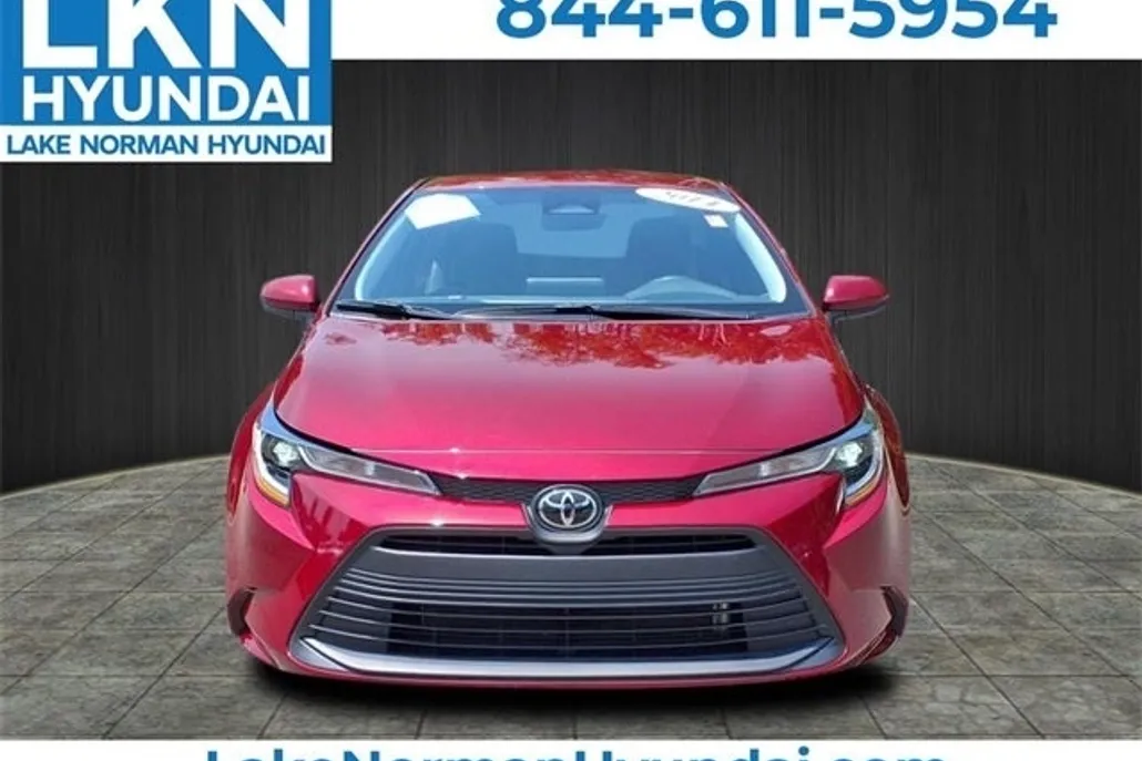 2024 Toyota Corolla LE photo 1