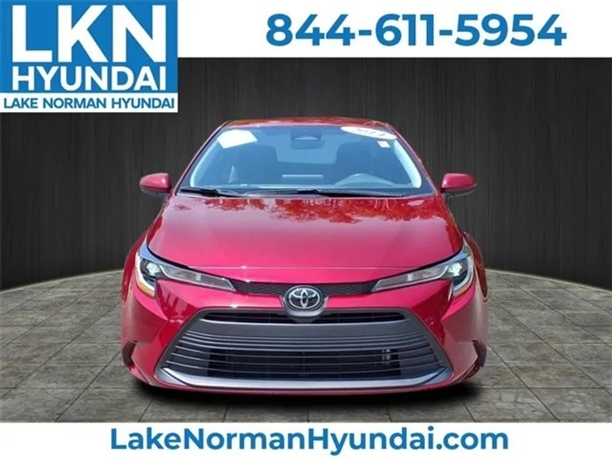 2024 Toyota Corolla LE photo 1