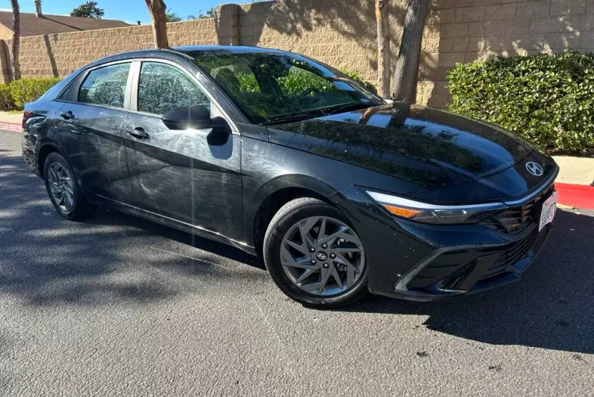 2024 Hyundai Elantra SEL photo 1