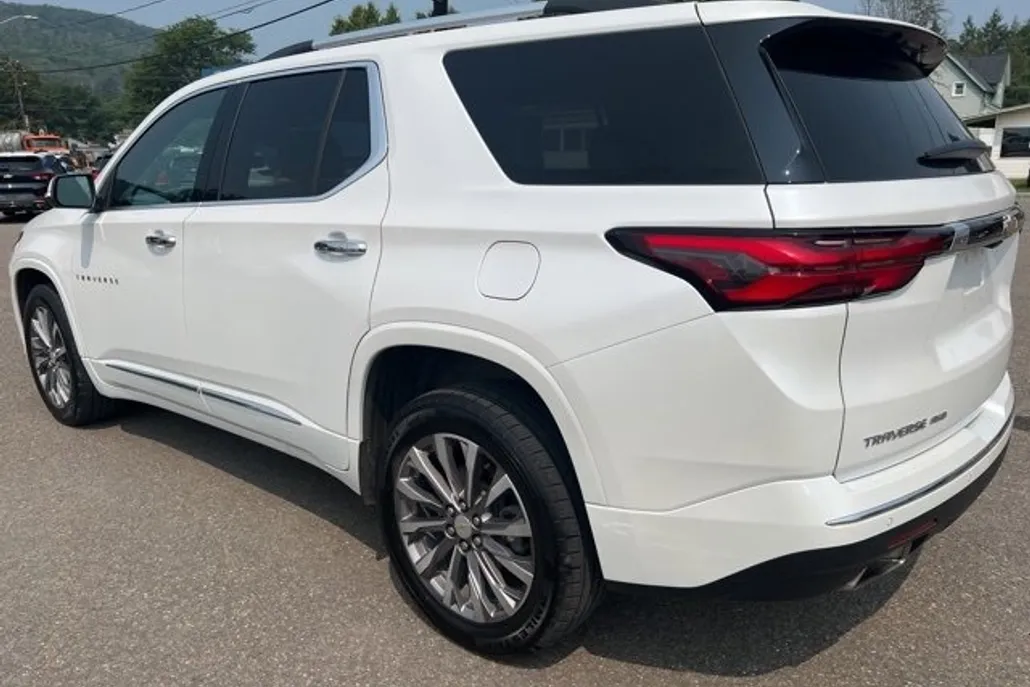 2022 Chevrolet Traverse Premier photo 1