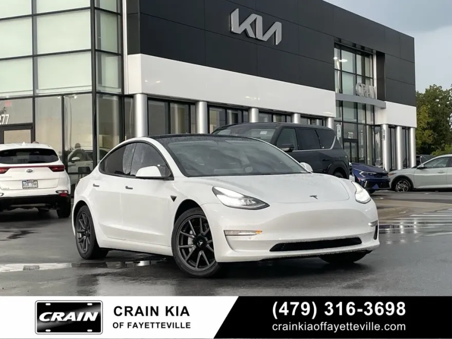 2020 Tesla Model 3 Long Range photo 1