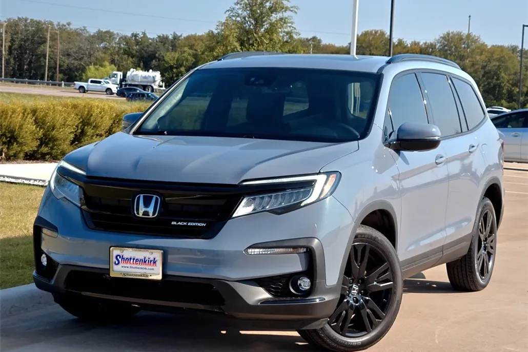 2022 Honda Pilot Black Edition photo 1