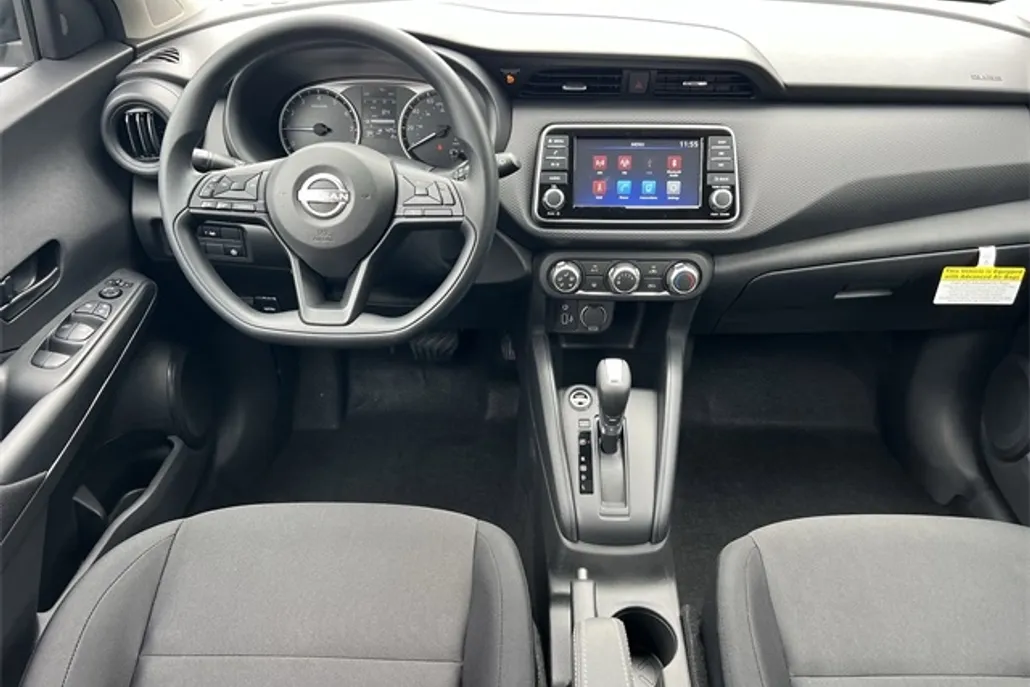 2025 Nissan Kicks Play S photo 1