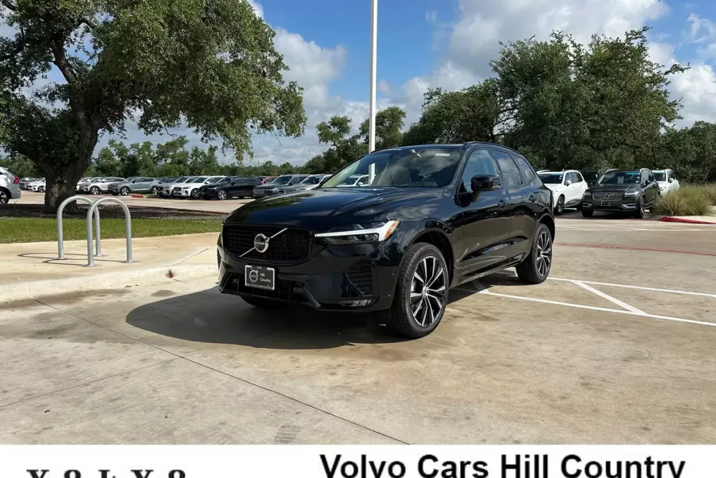 2025 Volvo XC60 B5 Plus photo 1