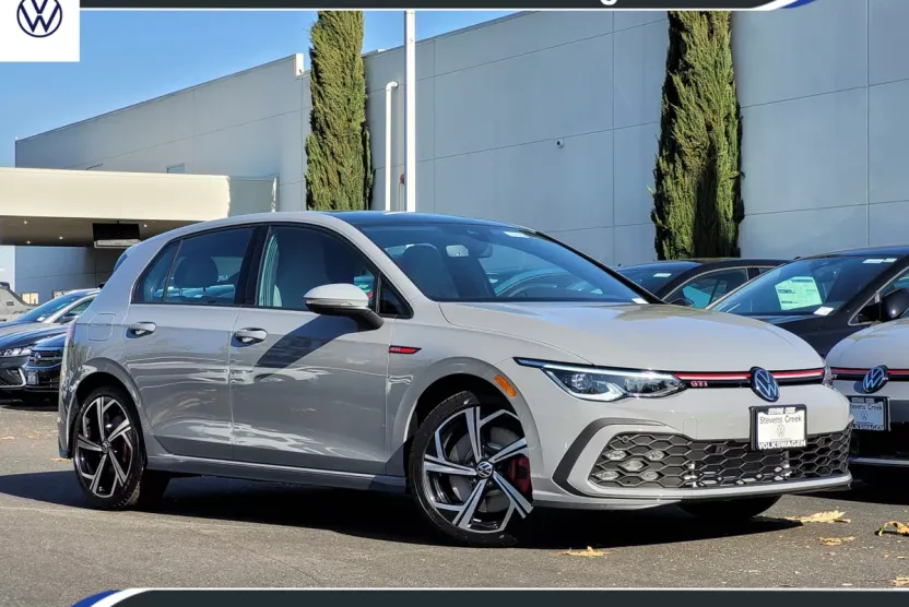 2024 Volkswagen Golf GTI SE photo 1