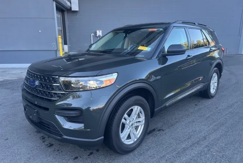 2022 Ford Explorer XLT photo 1