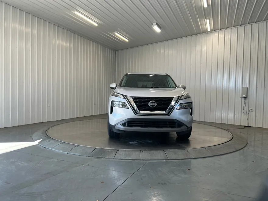 2023 Nissan Rogue SV photo 1