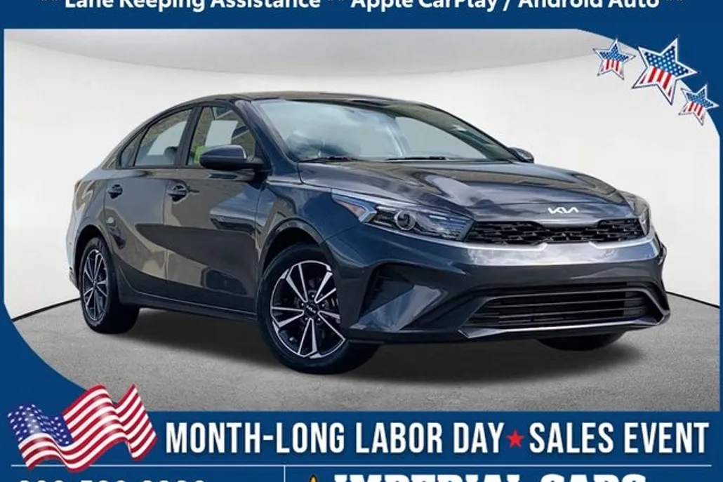2023 Kia Forte LXS photo 1