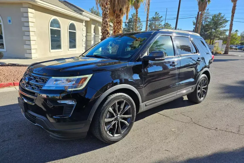2018 Ford Explorer XLT photo 1