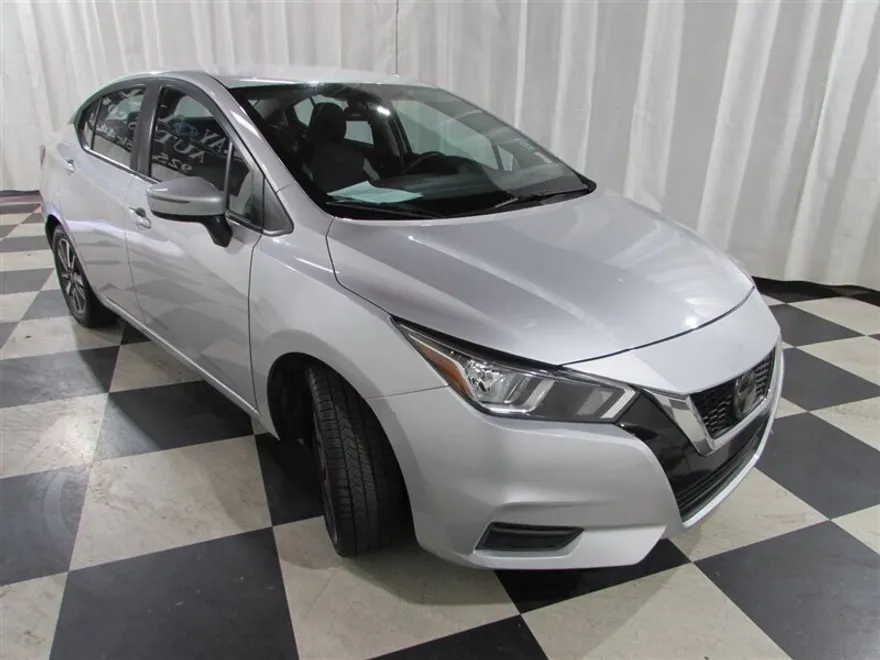 2021 Nissan Versa SV photo 1