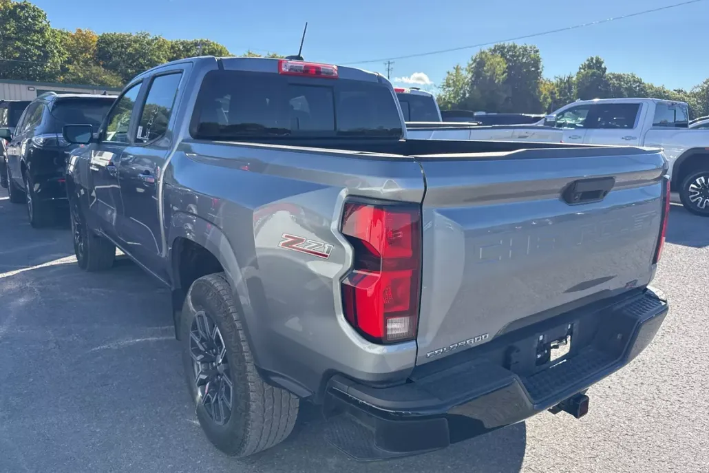 2023 Chevrolet Colorado Z71 photo 1