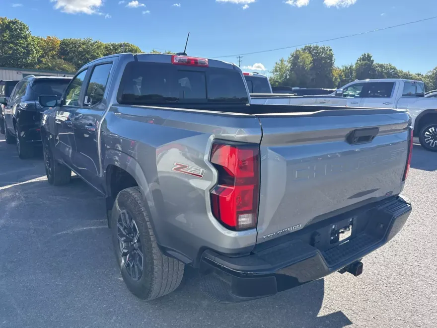 2023 Chevrolet Colorado Z71 photo 1