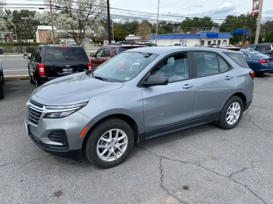 2023 Chevrolet Equinox LS photo 1