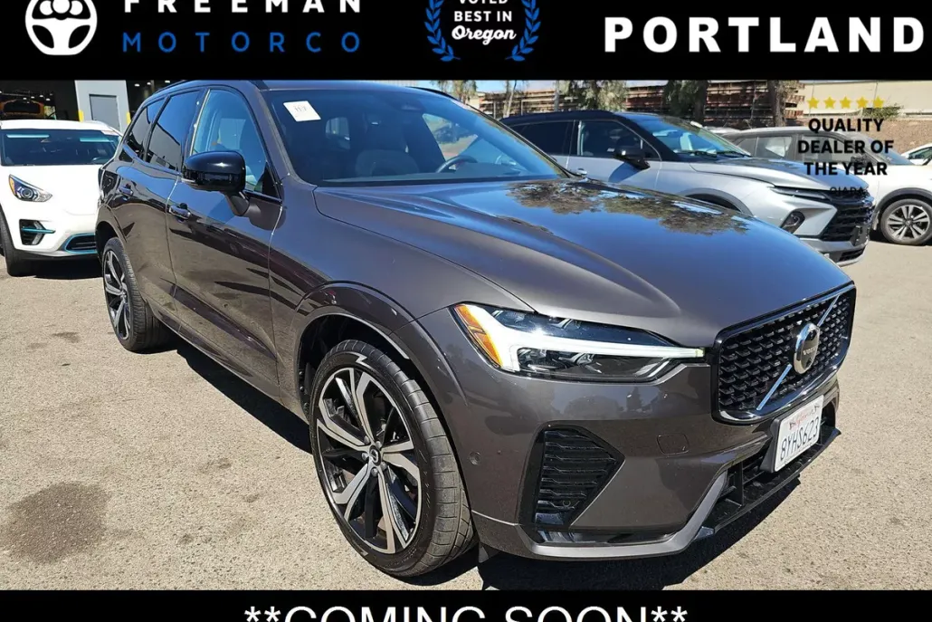 2022 Volvo XC60 R-Design photo 1