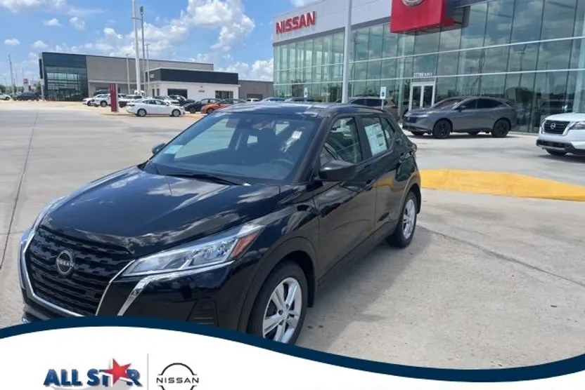 2025 Nissan Kicks Play S photo 1