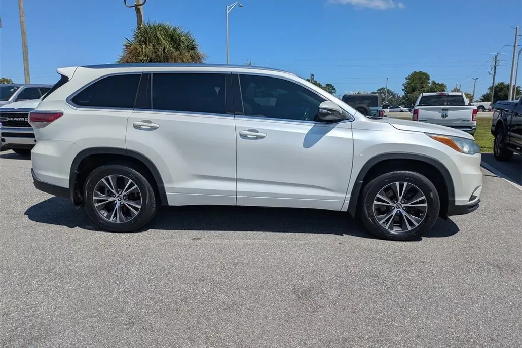 2016 Toyota Highlander XLE photo 1