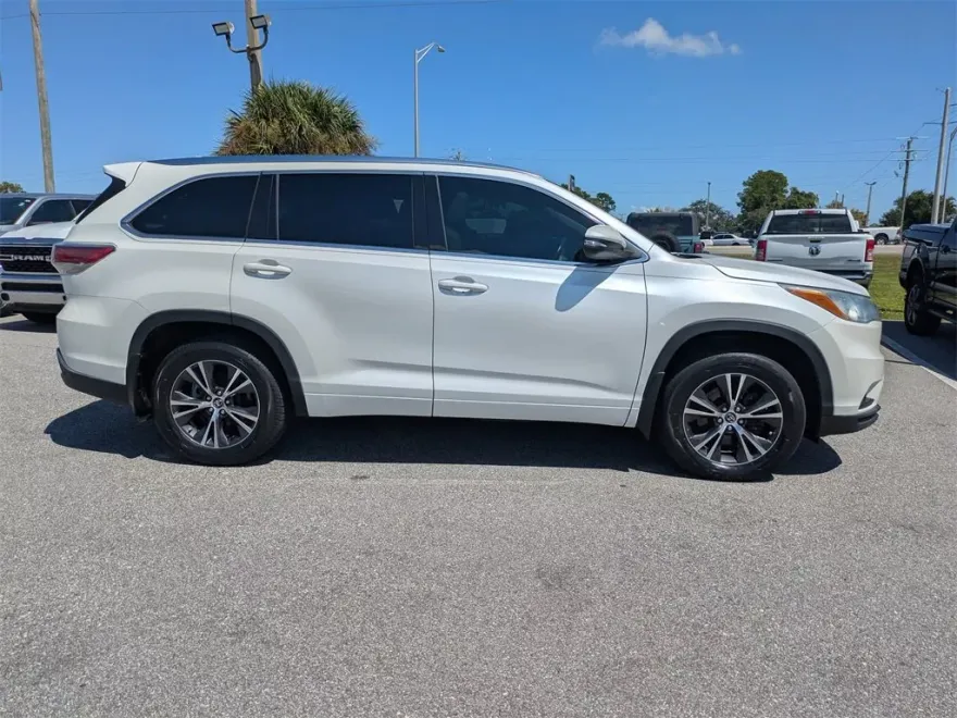 2016 Toyota Highlander XLE photo 1