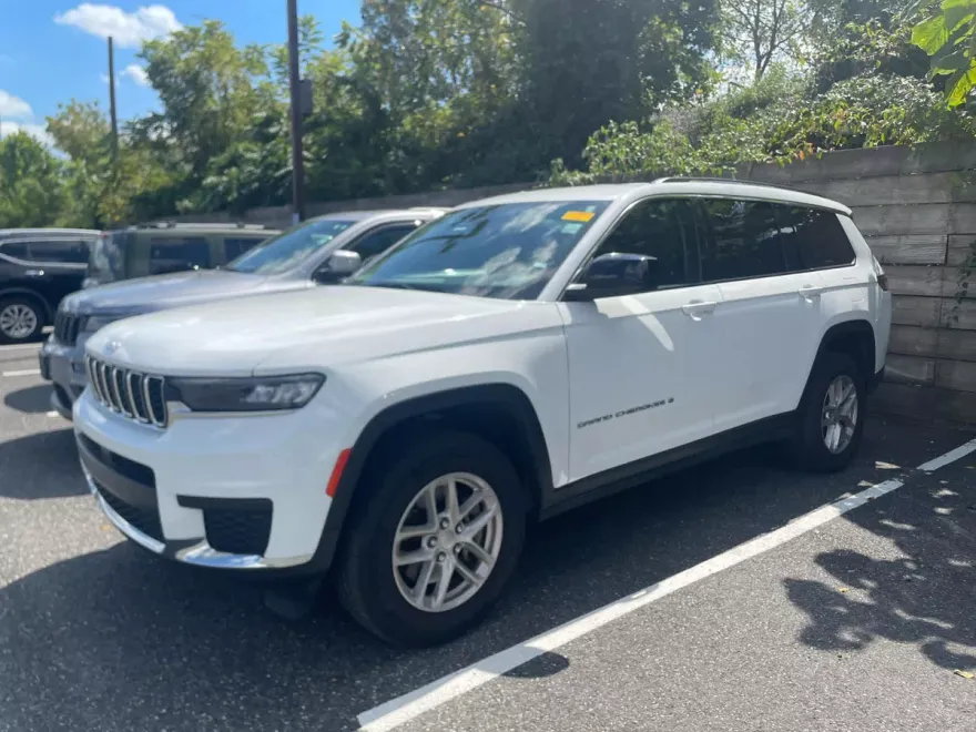 2023 Jeep Grand Cherokee Laredo photo 1