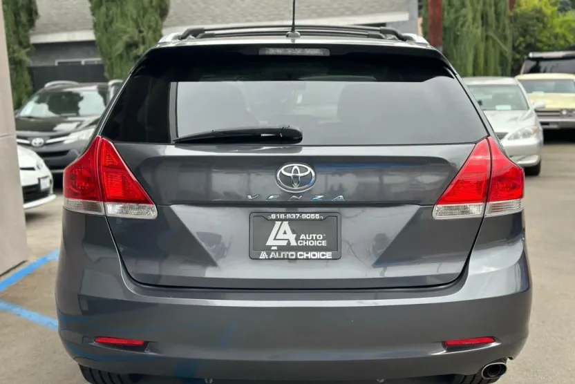 2011 Toyota Venza photo 1