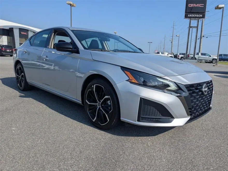 2024 Nissan Altima 2.5 SR photo 1