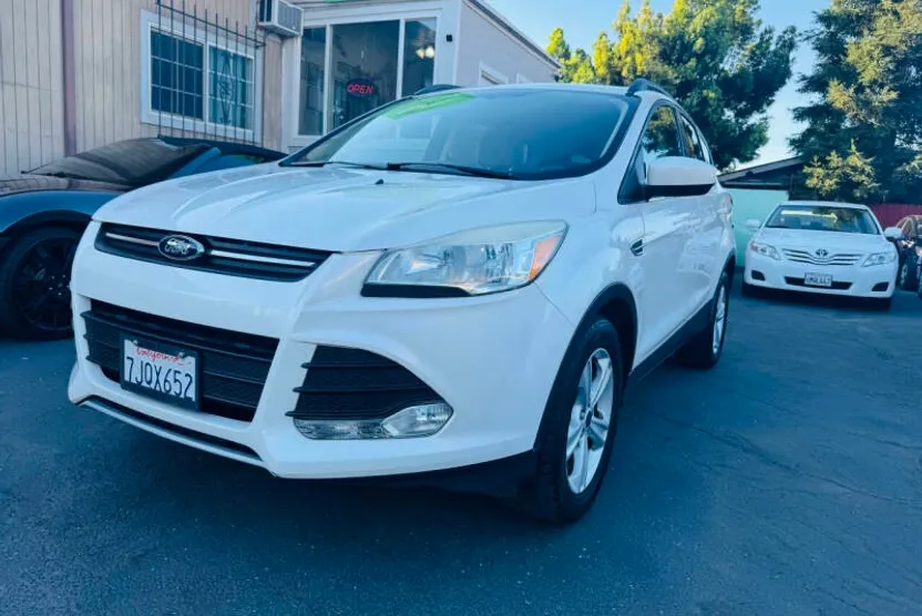 2015 Ford Escape SE photo 1