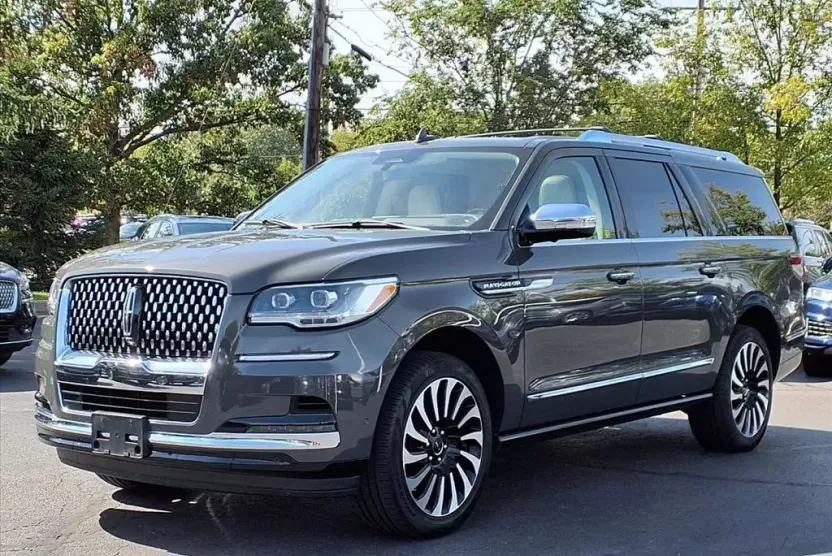 2022 Lincoln Navigator Black Label photo 1