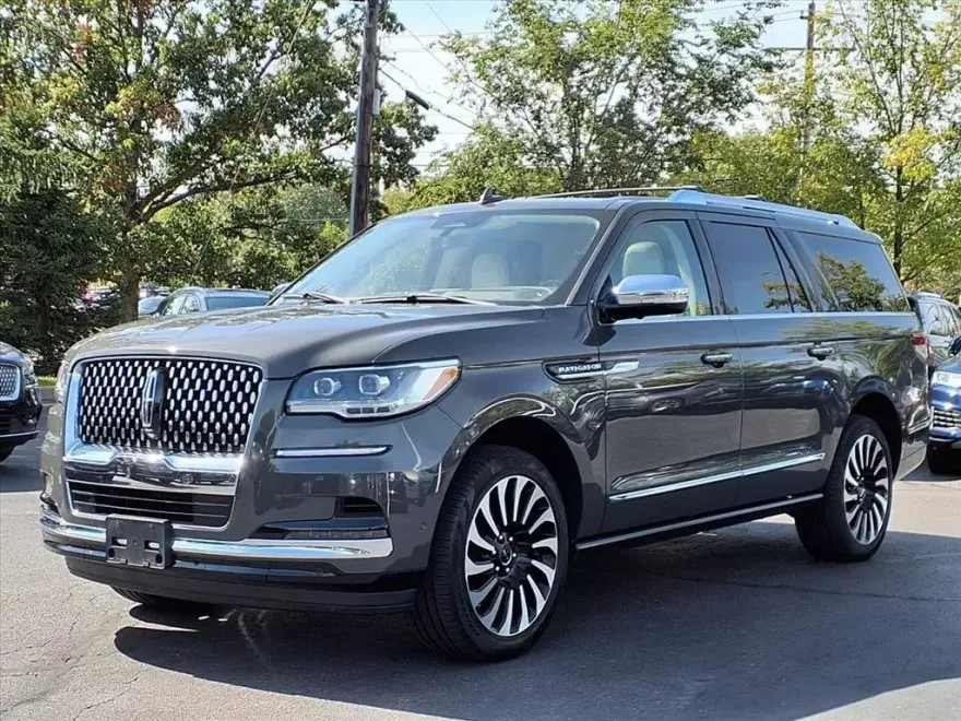 2022 Lincoln Navigator Black Label photo 1