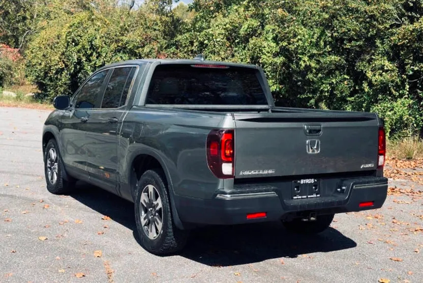 2017 Honda Ridgeline RTL-T photo 1
