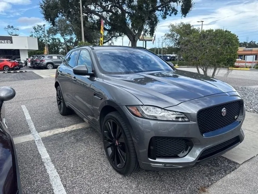 2019 Jaguar F-PACE S photo 1