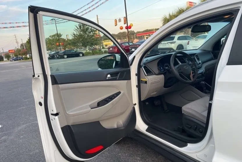 2016 Hyundai Tucson SE photo 1