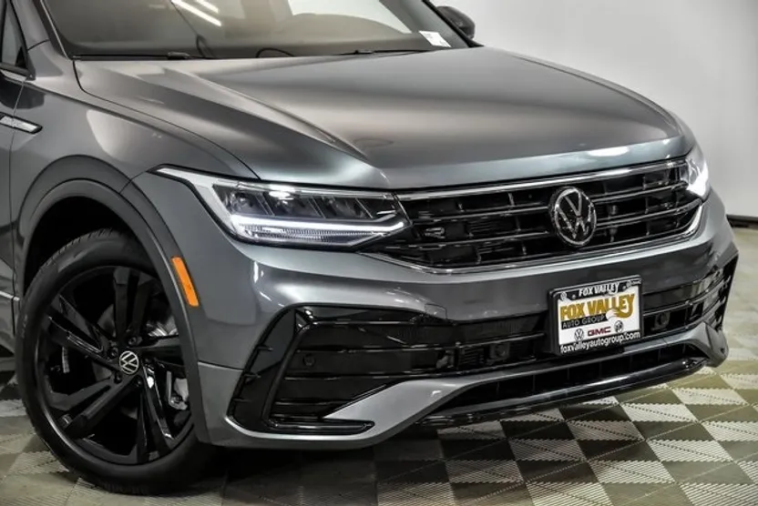 2024 Volkswagen Tiguan SE R-Line Black photo 1