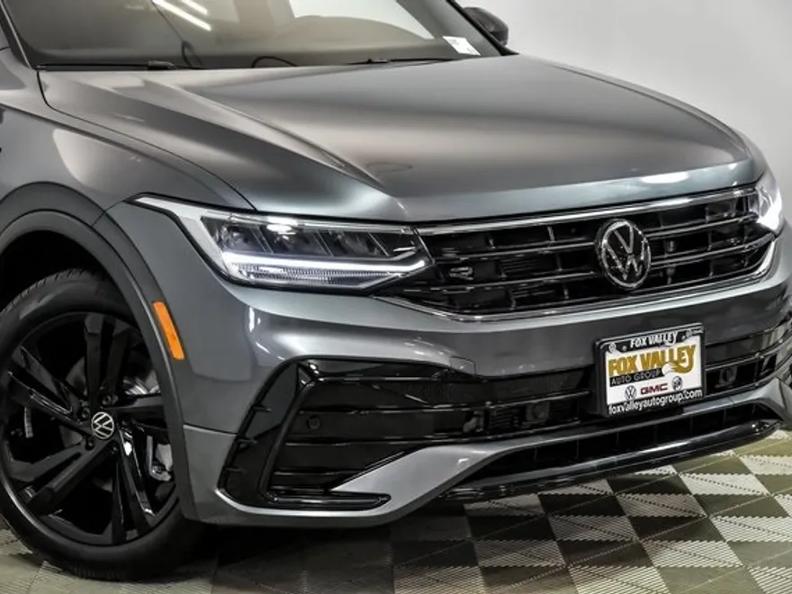 2024 Volkswagen Tiguan SE R-Line Black photo 1