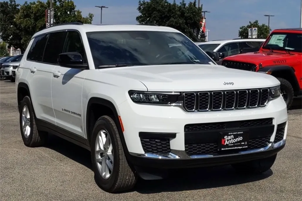2025 Jeep Grand Cherokee Laredo X photo 1