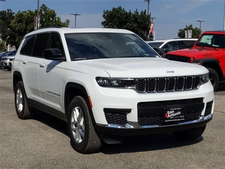 2025 Jeep Grand Cherokee Laredo X photo 1