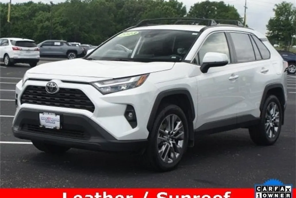 2023 Toyota RAV4 XLE Premium photo 1