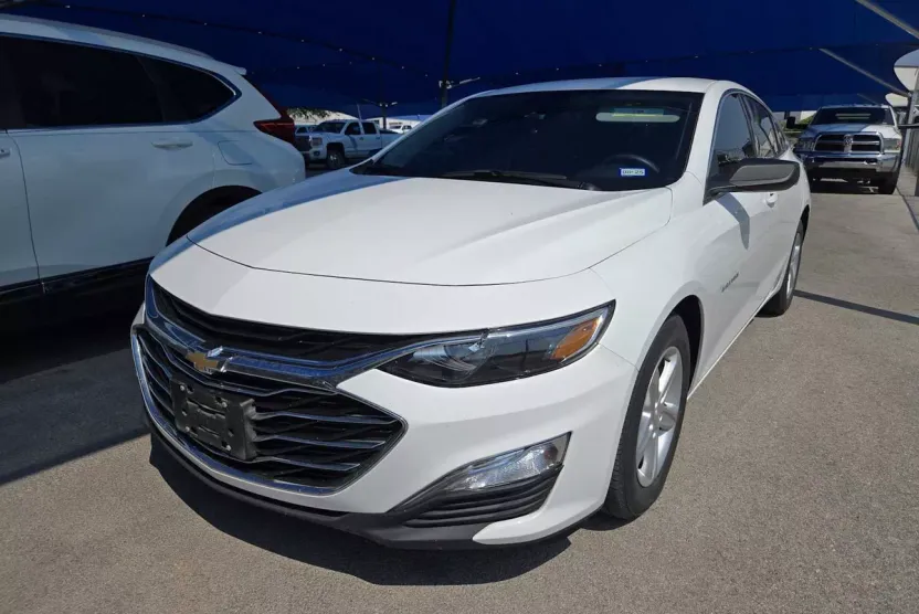 2023 Chevrolet Malibu LS photo 1