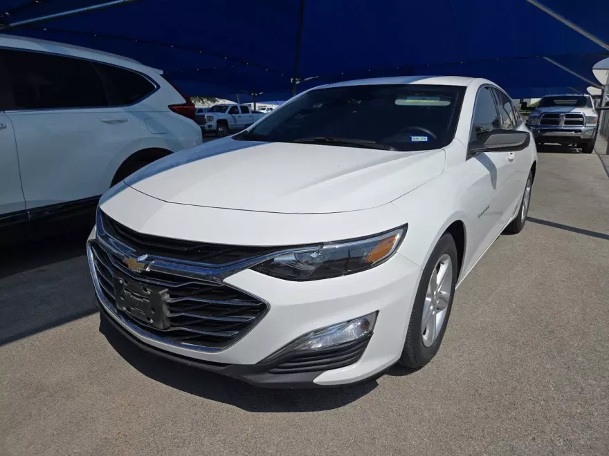2023 Chevrolet Malibu LS photo 1