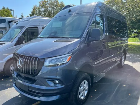 2025 Mercedes Benz Sprinter 2500 photo 4