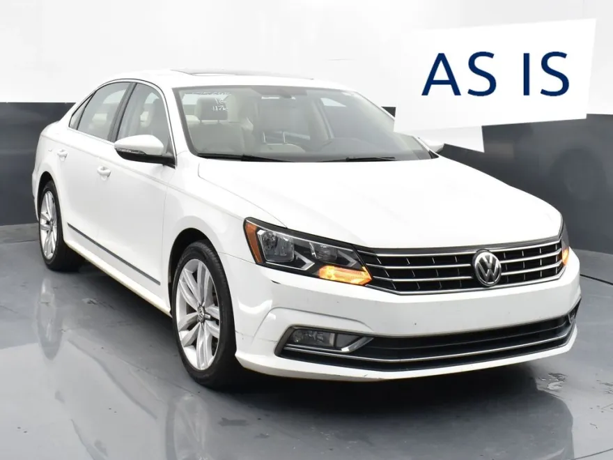 2016 Volkswagen Passat SEL photo 1