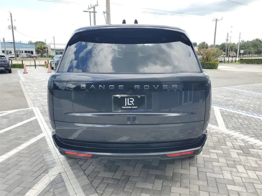 2025 Land Rover Range Rover SE photo 1