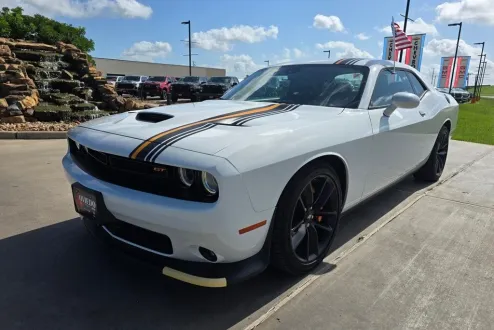 2023 Dodge Challenger GT photo 2