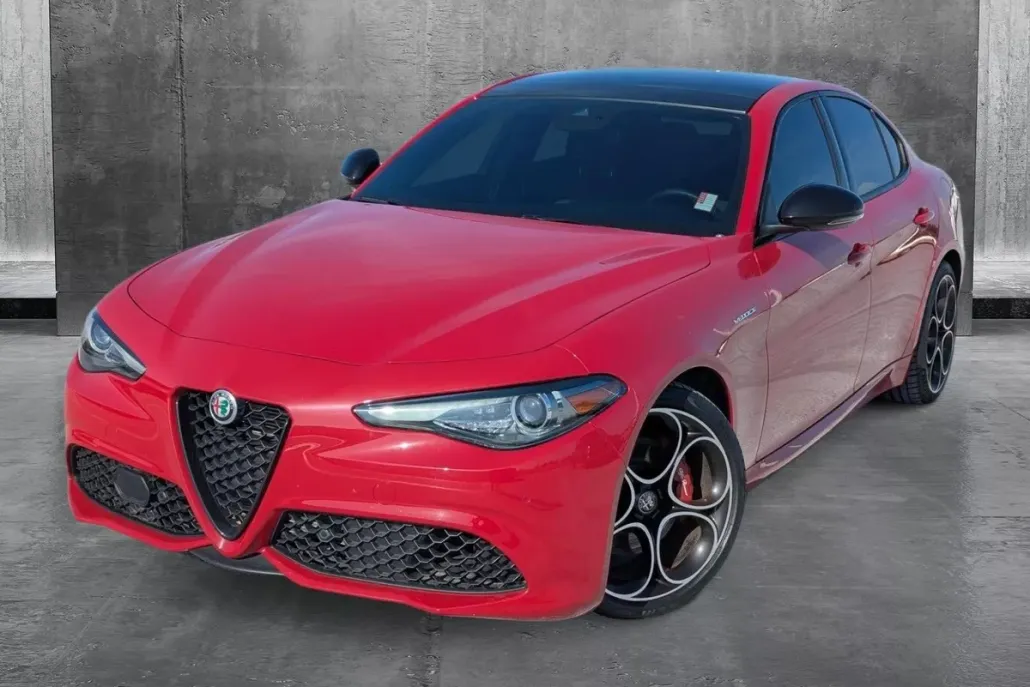 2023 Alfa Romeo Giulia Ti photo 1
