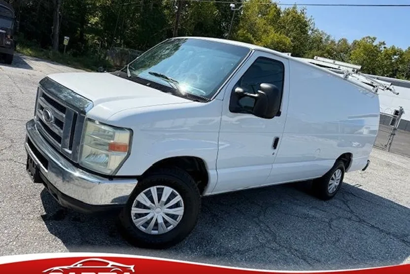 2010 Ford E-350 photo 1