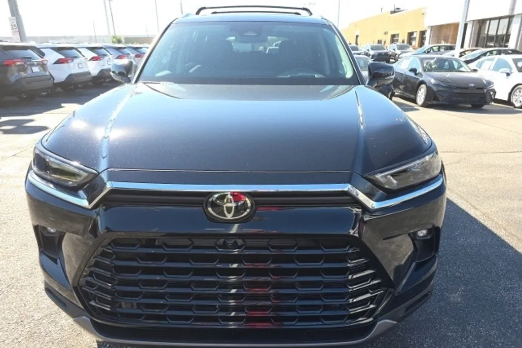 2026 Toyota Grand Highlander Platinum photo 1