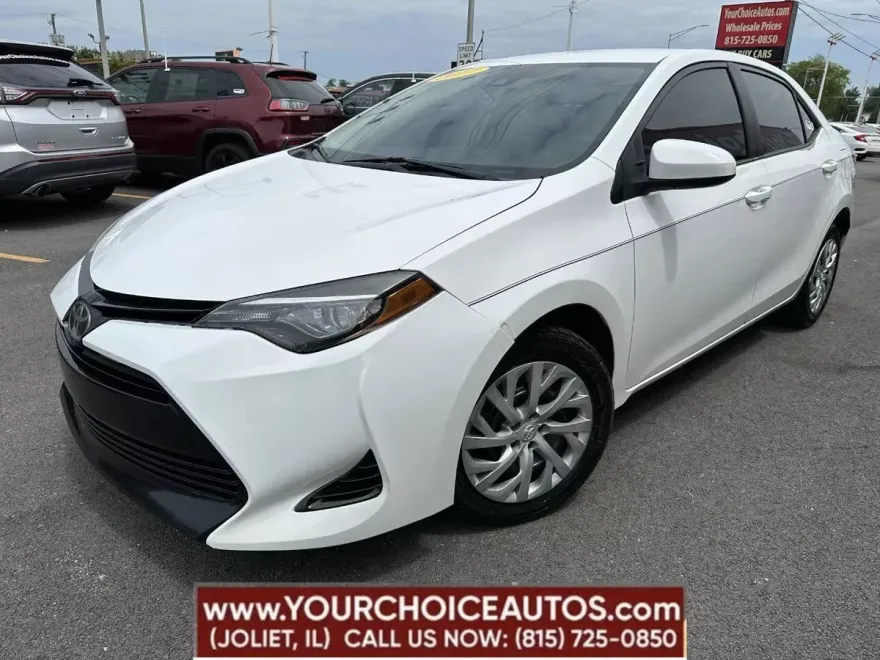 2017 Toyota Corolla LE photo 1