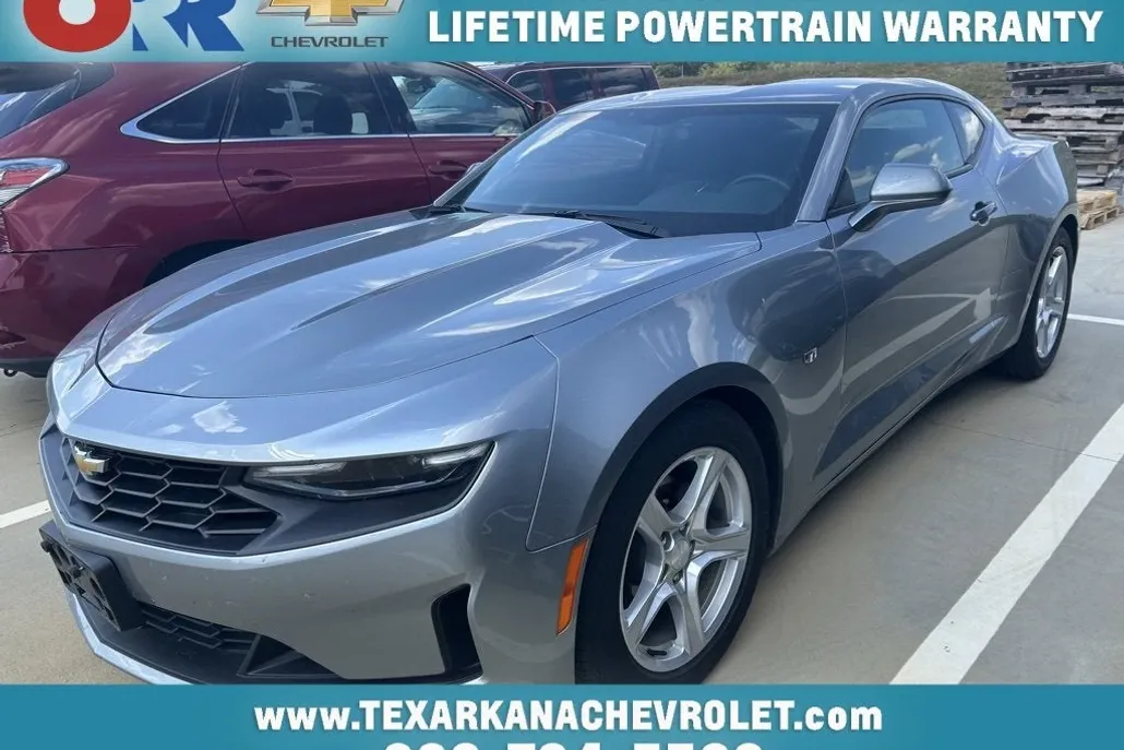 2023 Chevrolet Camaro 1LT photo 1