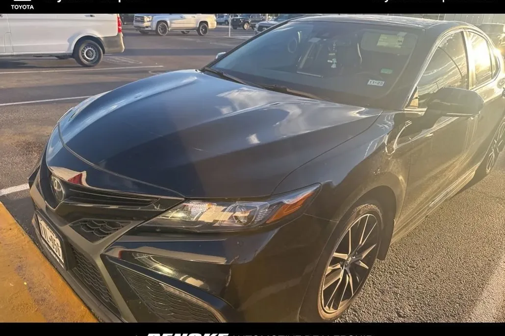 2024 Toyota Camry SE photo 1