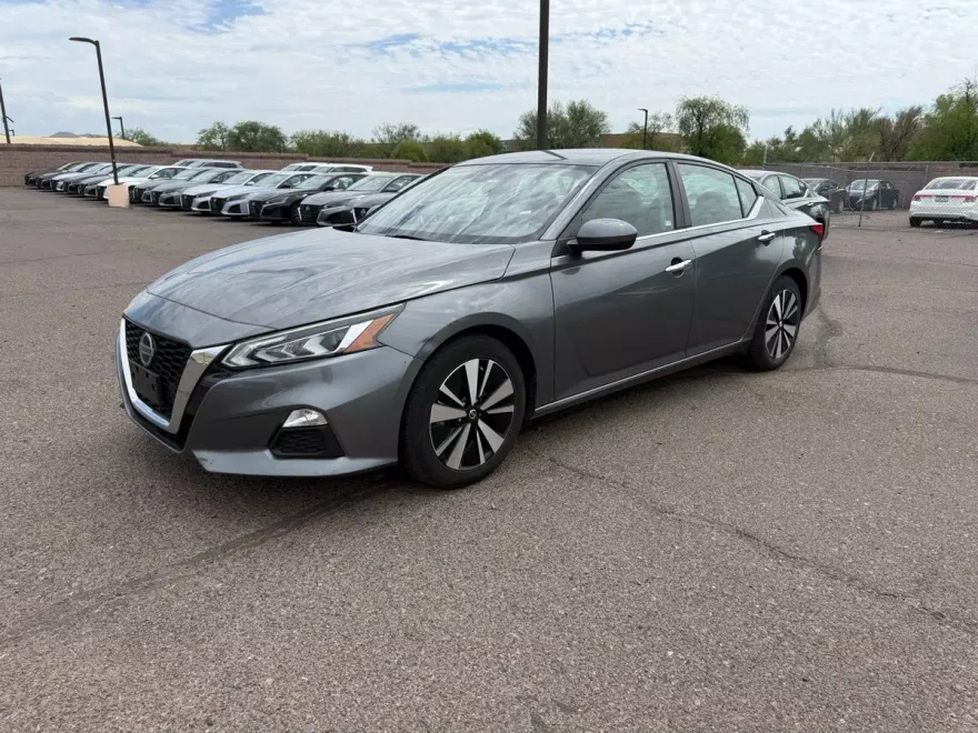 2023 Nissan Altima 2.5 SV photo 1